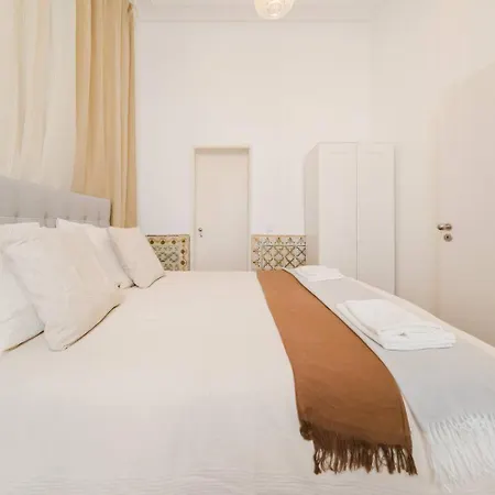 Апартаменты Luxury 5br Castle Views In Heartoflisbon