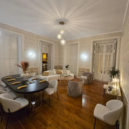 5Br Escape Castle Vibes & Scenic Lift Views *