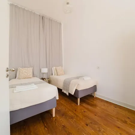 Апартаменты 5Br Escape Castle Vibes & Scenic Lift Views *