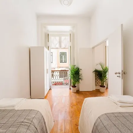 Апартаменты 5Br Escape Castle Vibes & Scenic Lift Views *