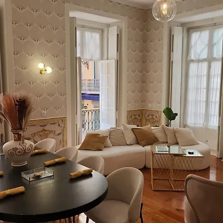Apartment 5Br Escape Castle Vibes & Scenic Lift Views Lisbon