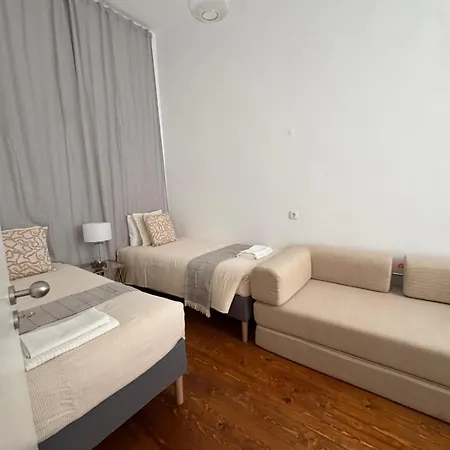 Apartment 5Br Escape Castle Vibes & Scenic Lift Views Lisbon