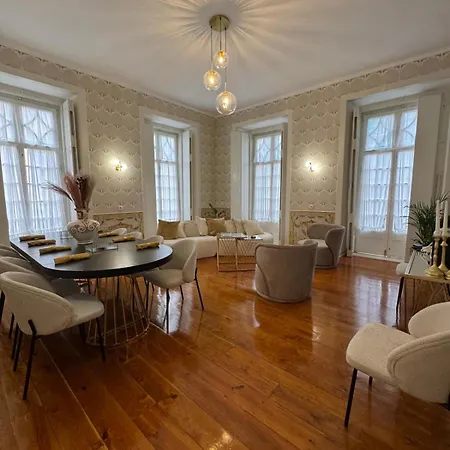 Apartment 5Br Escape Castle Vibes & Scenic Lift Views