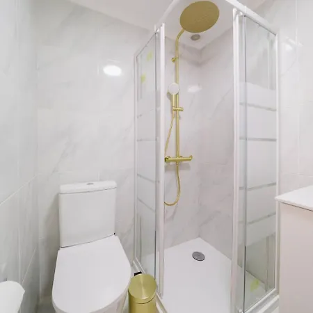 5Br Escape Castle Vibes & Scenic Lift Views Lisbon