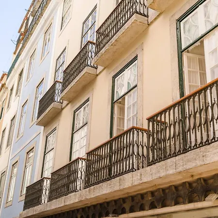 Apartment 5Br Escape Castle Vibes & Scenic Lift Views Lisbon