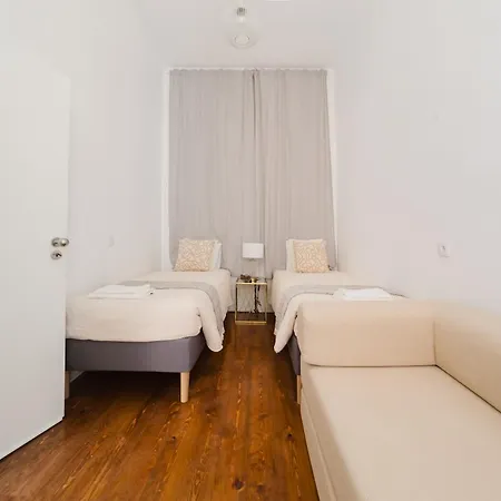 5Br Escape Castle Vibes & Scenic Lift Views Apartment Lisbon