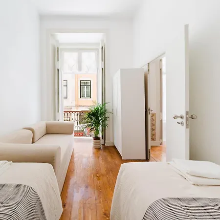 Luxury 5Br Apt Central Lisbon, Castle Views Wac