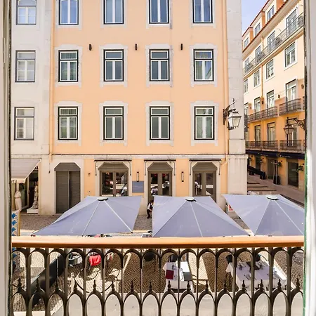 Lägenhet 5Br Escape Castle Vibes & Scenic Lift Views Lisboa