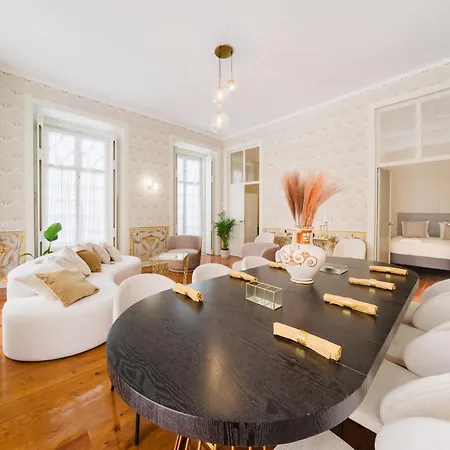 Apartment 5Br Escape Castle Vibes & Scenic Lift Views Lisbon