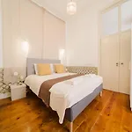 Luxury 5br Castle Views In Heartoflisbon Lizbona