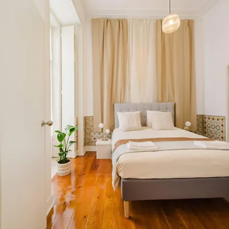Daire Luxury 5br Castle Views In Heartoflisbon Lisboa