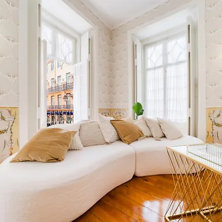 Daire Luxury 5br Castle Views In Heartoflisbon Lisboa