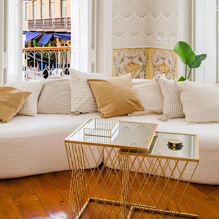 Daire Luxury 5br Castle Views In Heartoflisbon Lisboa